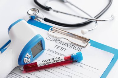 COVID-19 kan örnekleri, steteskop ve dijital kızılötesi termometre