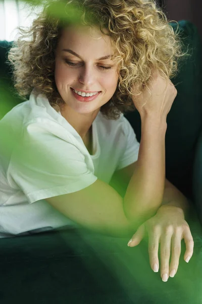 Portrait Young Beautiful Woman Curly Hair Smooth Skin — Stock Photo, Image