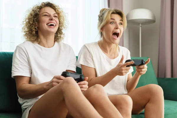 Two Beautiful Girls Playing Video Game Console Living Room Nice — Stock Photo, Image