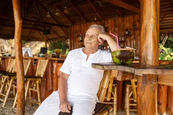 Enjoying Retirement Happy Senior Man Drinking Coconut Water Beach Bar — Stock Photo, Image