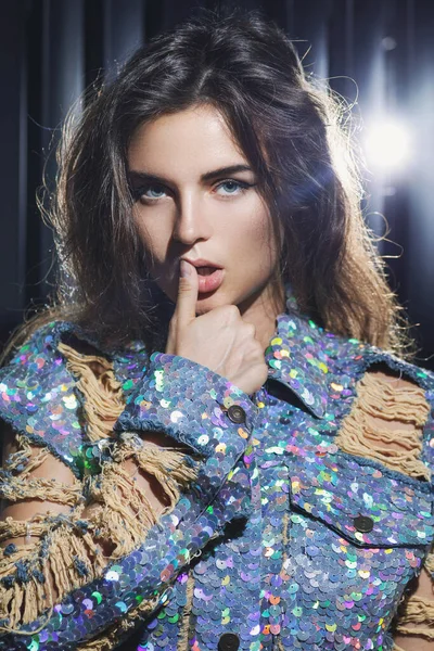 Portrait Young Sexy Woman Wearing Stylish Shimmering Jacket Covered Lot — Stock Photo, Image