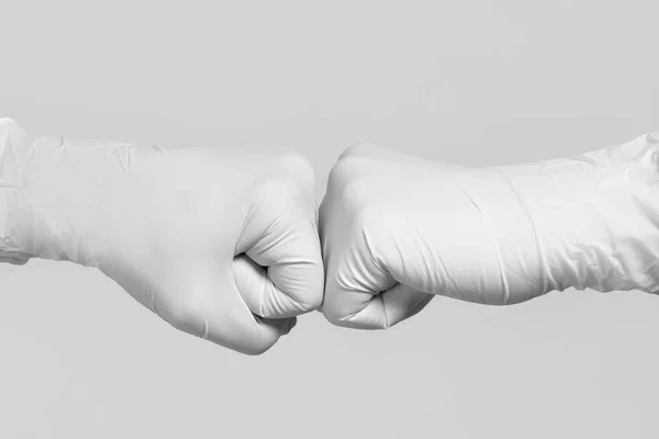 Vita Handskar För Mockup Slaget Mot Coronavirus Två Läkare Gör — Stockfoto