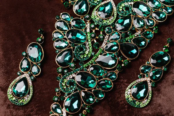 Luxury Necklace Earrings Green Gemstones Brown Velvet Background — Stock Photo, Image