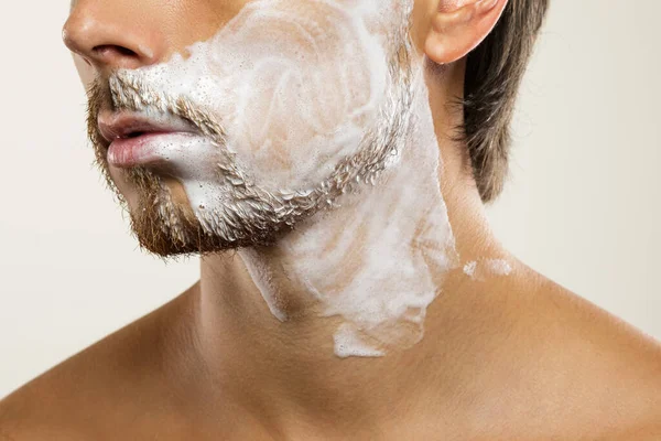 Yüzünde Tıraş Kremi Olan Bir Adam — Stok fotoğraf