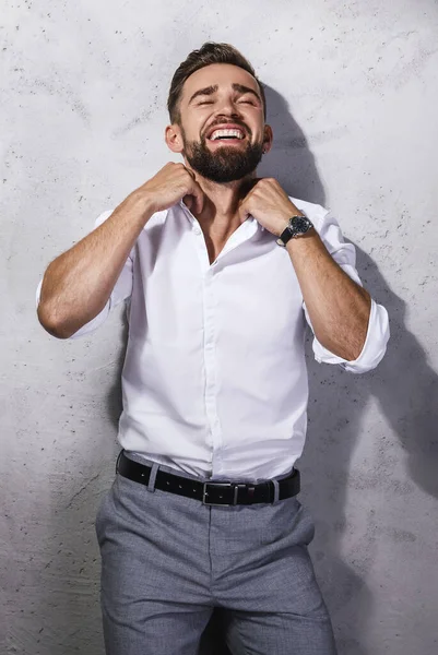 Portrait Handsome Bearded Man Wearing White Shirt Posing Concrete Wall — Stock Photo, Image