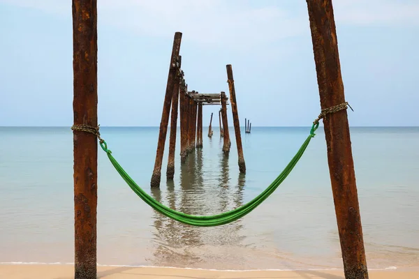 Greem Hammock Hanging Old Beams Broken Pier — Stock Photo, Image