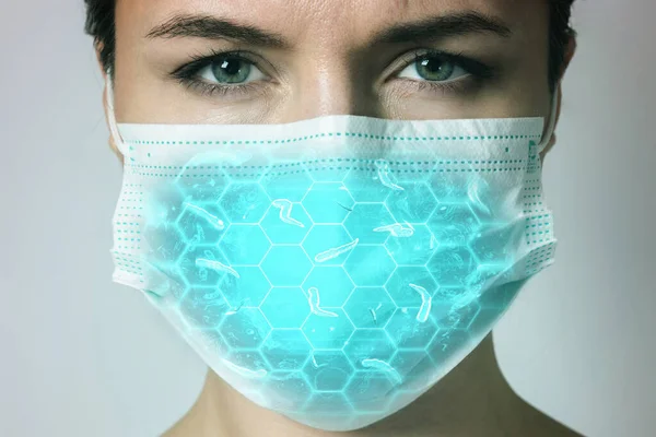 Genç Beyaz Kadın Virüse Karşı Korunmak Için Maske Takıyor — Stok fotoğraf