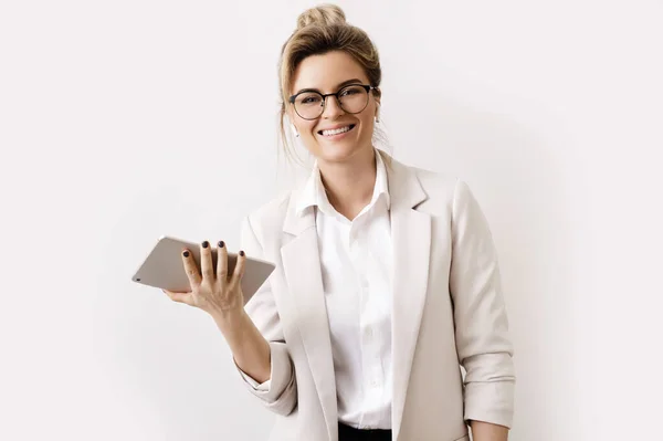 Young Happy Businesswoman Tablet Gray Background — Stock Photo, Image