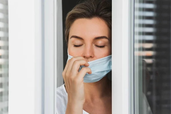 Young Woman Going Balcony Take Deep Breath Because Using Prevention — Stock Photo, Image
