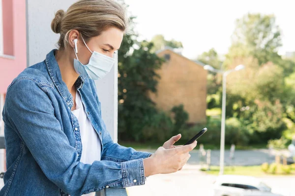 Young Woman Prevention Mask Her Face Using Smartphone — Stock Photo, Image