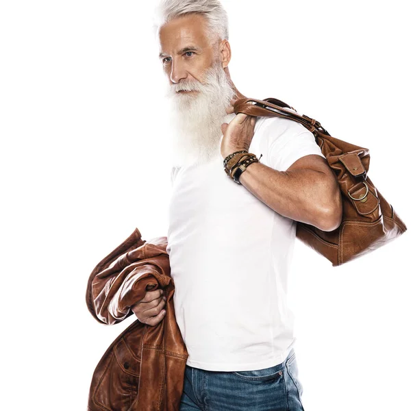 Homem Sênior Barbudo Elegante Bonito Com Saco Couro Jaqueta Fundo — Fotografia de Stock