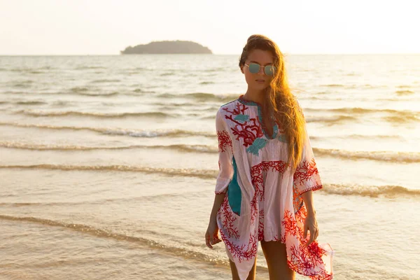 Young Lovely Woman Wearing Beautiful Dress Walking Sea Shore Sunset — Stock Photo, Image