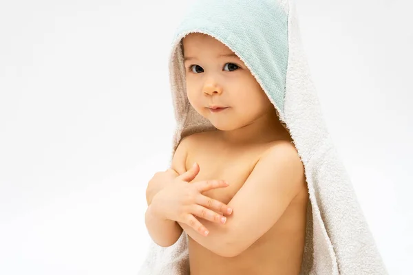 Bebek Hijyeni Bakımı Banyo Yaptıktan Sonra Kapüşonlu Havlusu Olan Tatlı — Stok fotoğraf