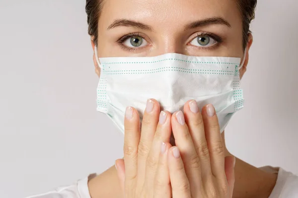 Young Caucasian Woman Wearing Face Mask Protection Virus — Stock Photo, Image