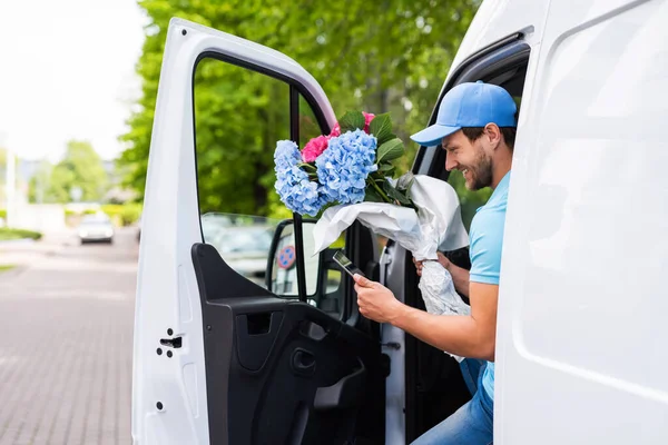 Happy Courier White Van Flowers Delivery Waiting Client — Stock Photo, Image