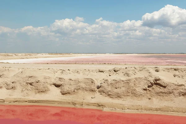 Meksika, Yucatan 'da gerçek pembe tuz gölü.