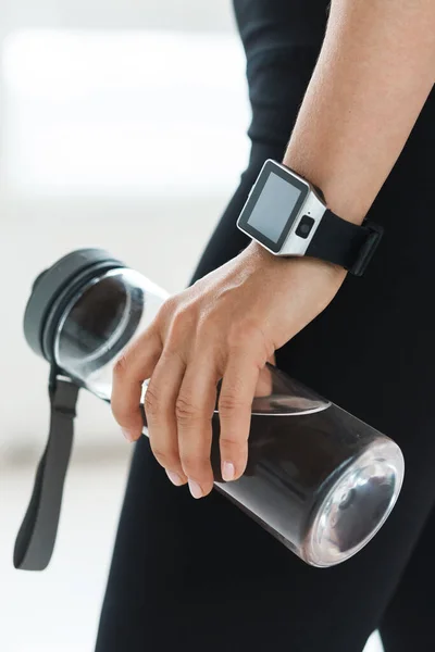 Details Modern Sport Workout Female Hand Smartwatch Holding Reusable Bottle — Stock Photo, Image