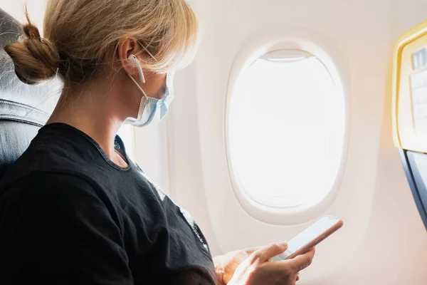 Young Woman Traveler Wearing Prevention Mask Flight Airplane — Stock Photo, Image