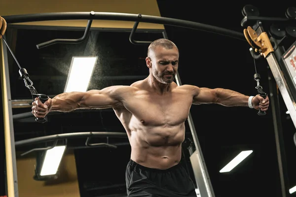 Muscular Bodybuilder Doing Cable Crossover Exercise Chest His Workout Gym — Stock Photo, Image