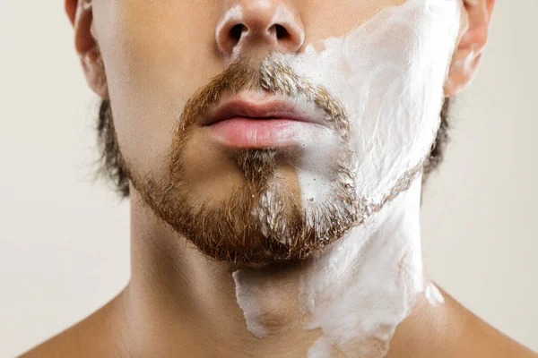 Hombre Con Crema Afeitar Aplicada Cara — Foto de Stock