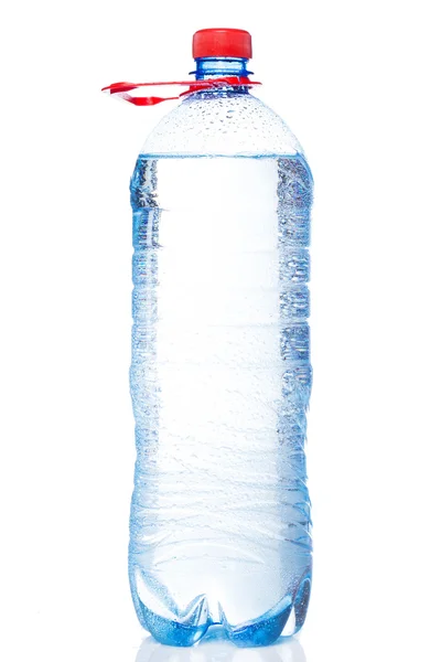 Flaska kallt vatten — Stockfoto
