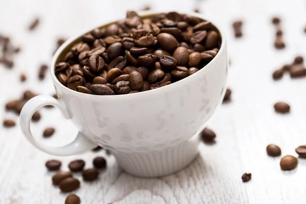 Taza y granos de café — Foto de Stock