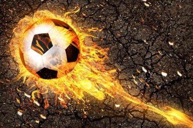 Futbol topu ateş alevler içinde