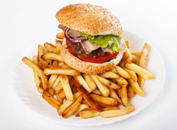 Hambúrguer e batatas fritas — Fotografia de Stock