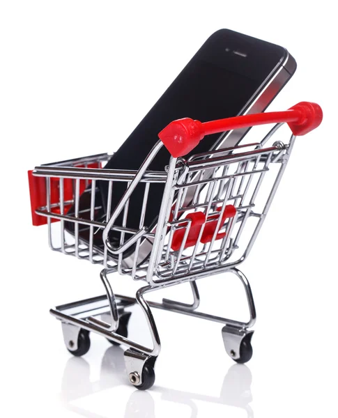 Smartphone i shopping vagn — Stockfoto