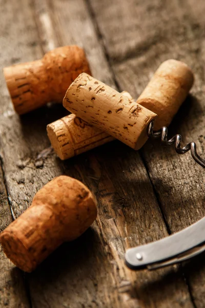 Cavatappi e tappi di vino — Foto Stock