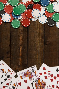 Poker kartları ve çipleri