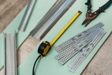 Makaslar, metal ve ölçü birimi teyp için