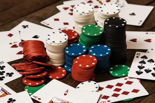 Carte da poker e chips — Foto Stock