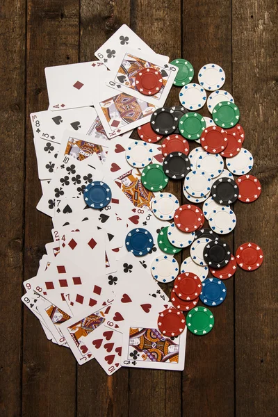 扑克牌和筹码 — 图库照片