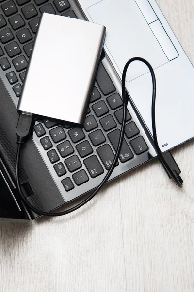 Externes HDD und Laptop — Stockfoto