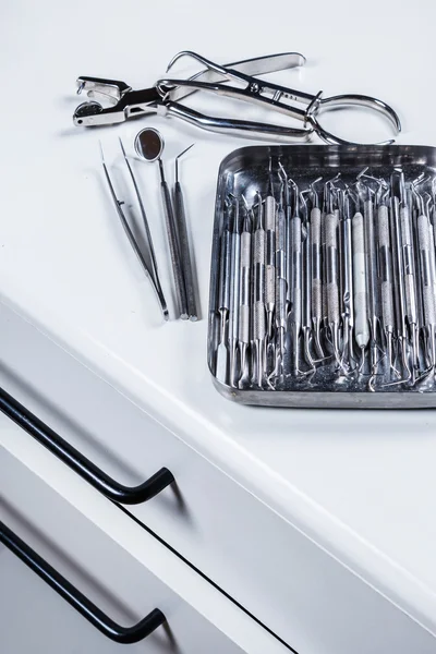 Diferentes ferramentas dentárias — Fotografia de Stock