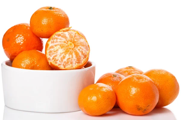 Čerstvé mandarinky v misce — Stock fotografie