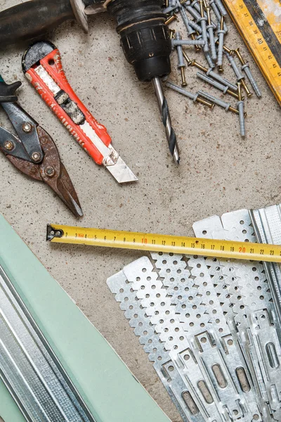 Instrumenten voor bouwen een gipsplaat muren — Stockfoto