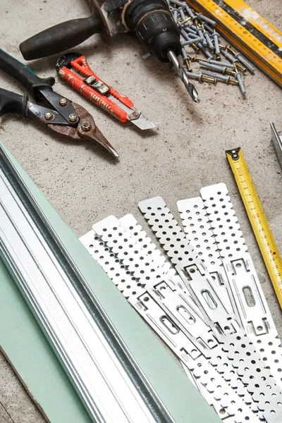 Instrumentos para construir uma parede de gesso — Fotografia de Stock