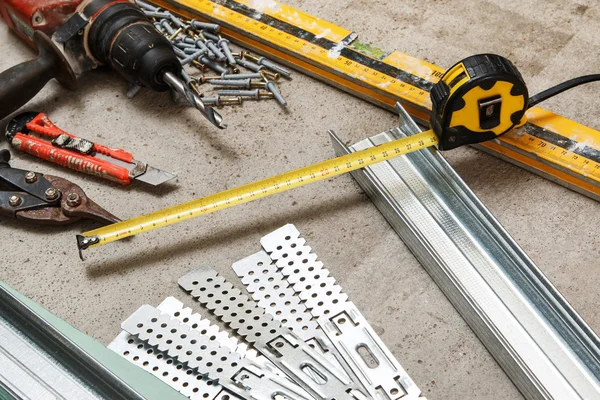 Instruments pour construire un mur de placoplâtre — Photo