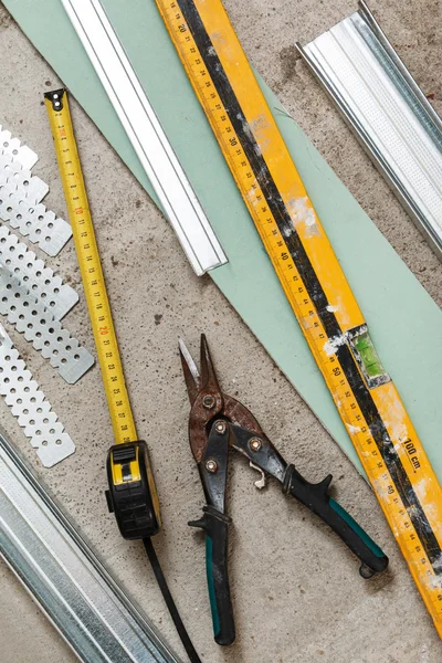 Instruments pour construire un mur de placoplâtre — Photo