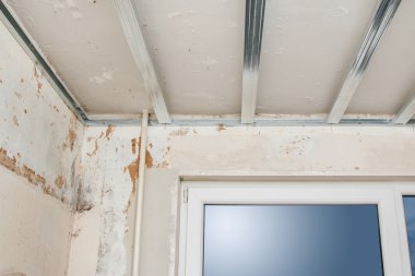 Structure for a drywall ceiling