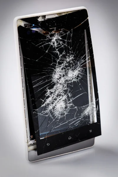 Uszkodzony wyświetlacz na smartphone — Zdjęcie stockowe
