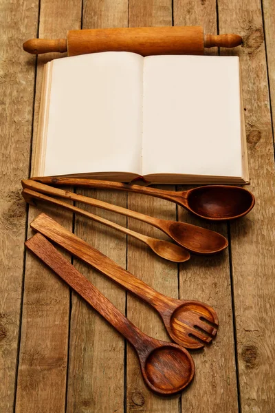 Utensílios de cozinha de madeira — Fotografia de Stock