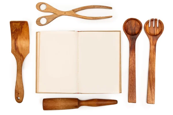 Houten keukengerei en receptenboek — Stockfoto