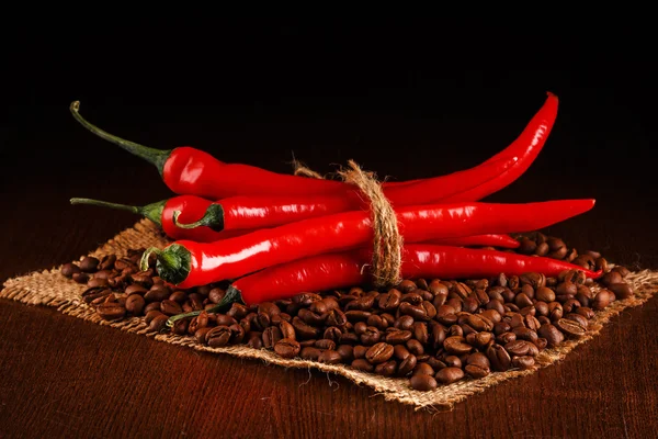 Chili peppers and coffee — Stock Photo, Image