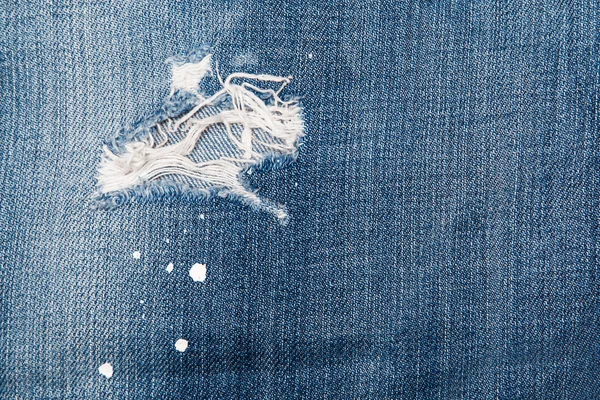 Jeans texutre con un foro — Foto Stock
