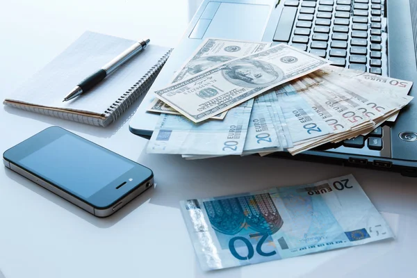 Money and electronic devices — Stock Photo, Image