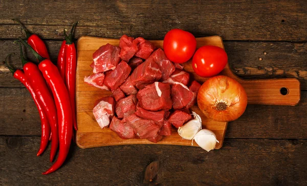 Raw meat and vegetables — Stock Photo, Image