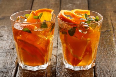 portakal ve nane ile limonata yenileniyor